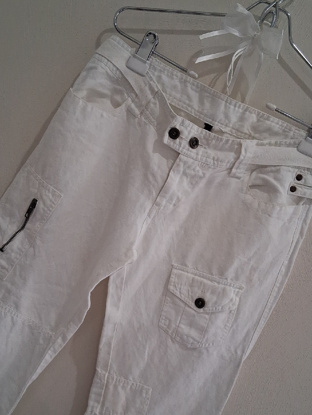 H&M White Casual Cargo Capris with Button Detail